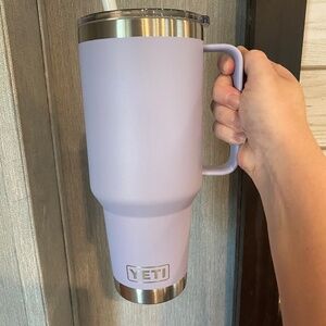 40oz Yeti Rambler Cosmic Lilac with handle